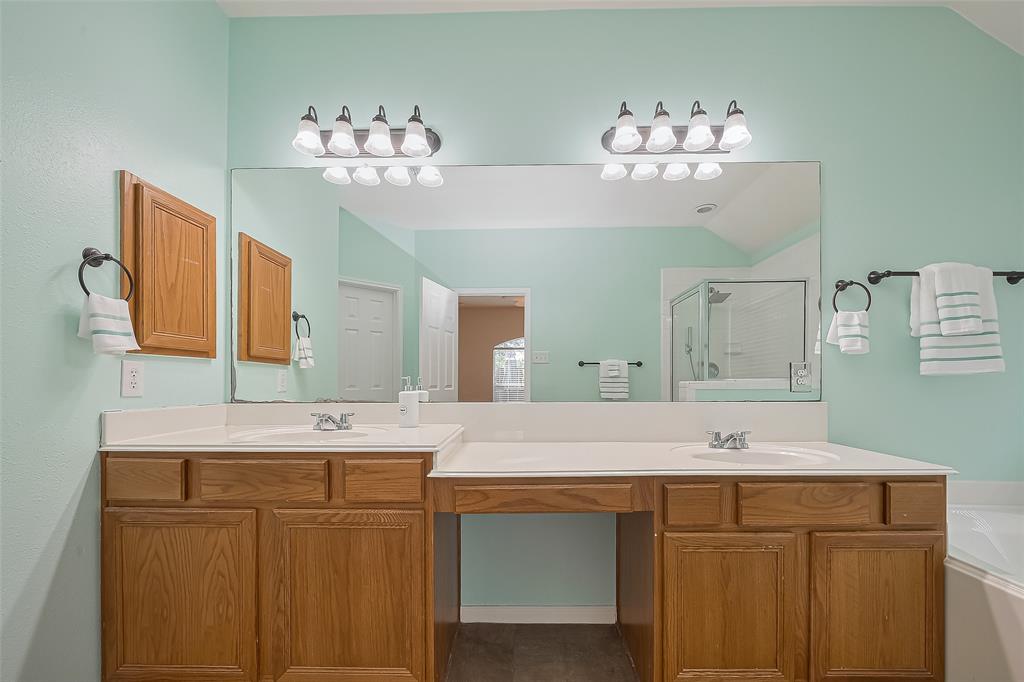 4910 Chase Wick Drive, Bacliff, Texas image 27