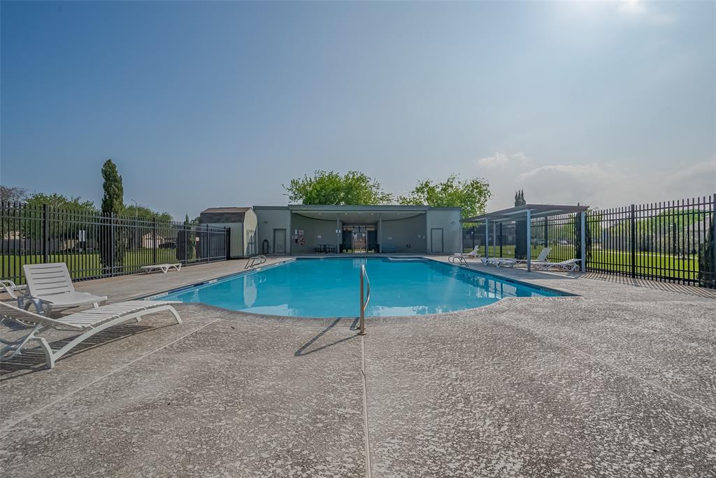 4910 Chase Wick Drive, Bacliff, Texas image 35