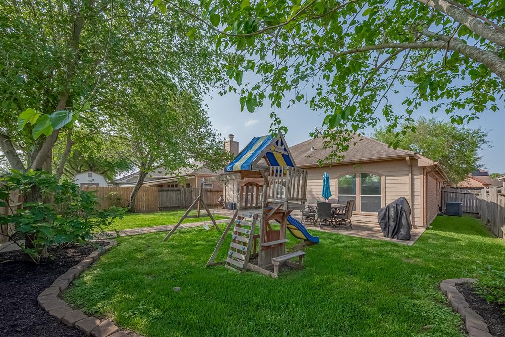 4910 Chase Wick Drive, Bacliff, Texas image 31