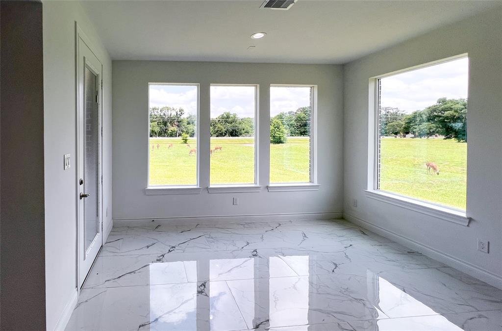 126 Lakeland Circle, Rosharon, Texas image 2