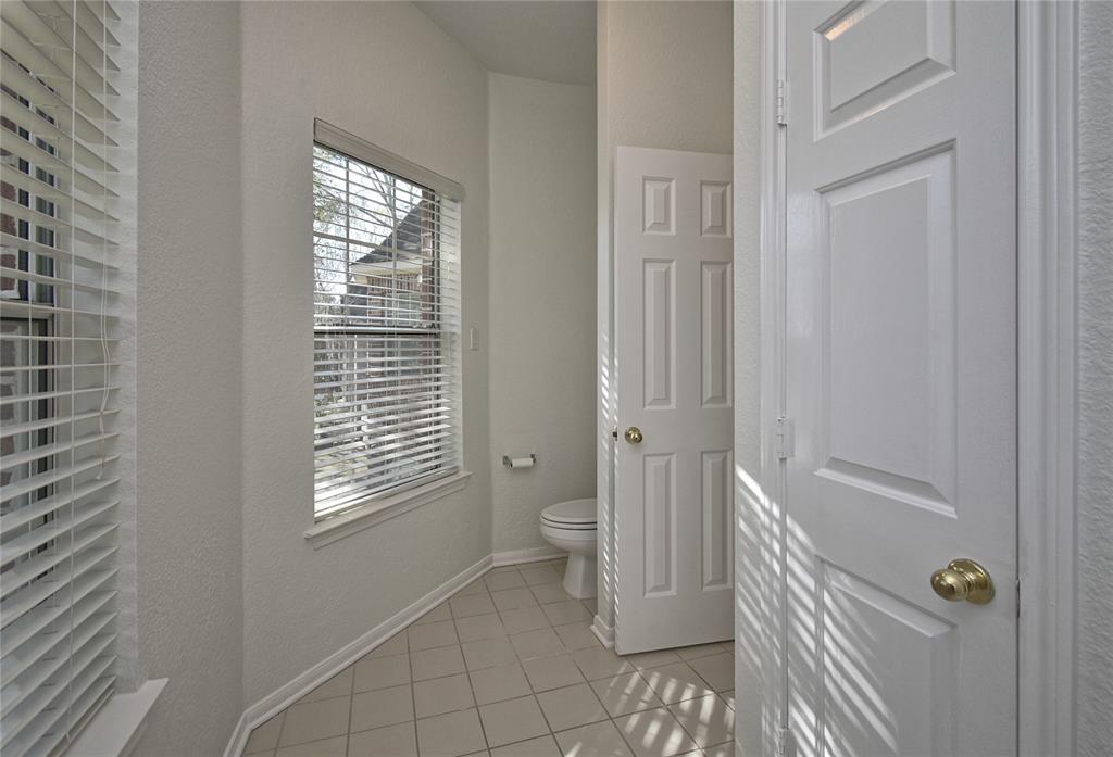 2810 Whispering Fern Court, Kingwood, Texas image 36
