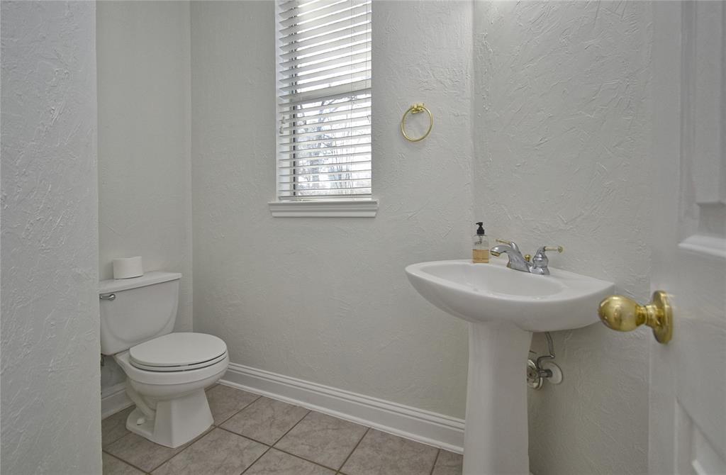 2810 Whispering Fern Court, Kingwood, Texas image 27