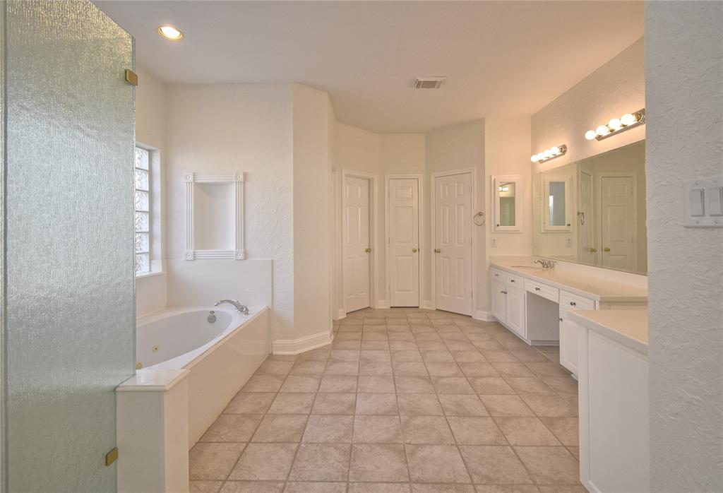 2810 Whispering Fern Court, Kingwood, Texas image 16