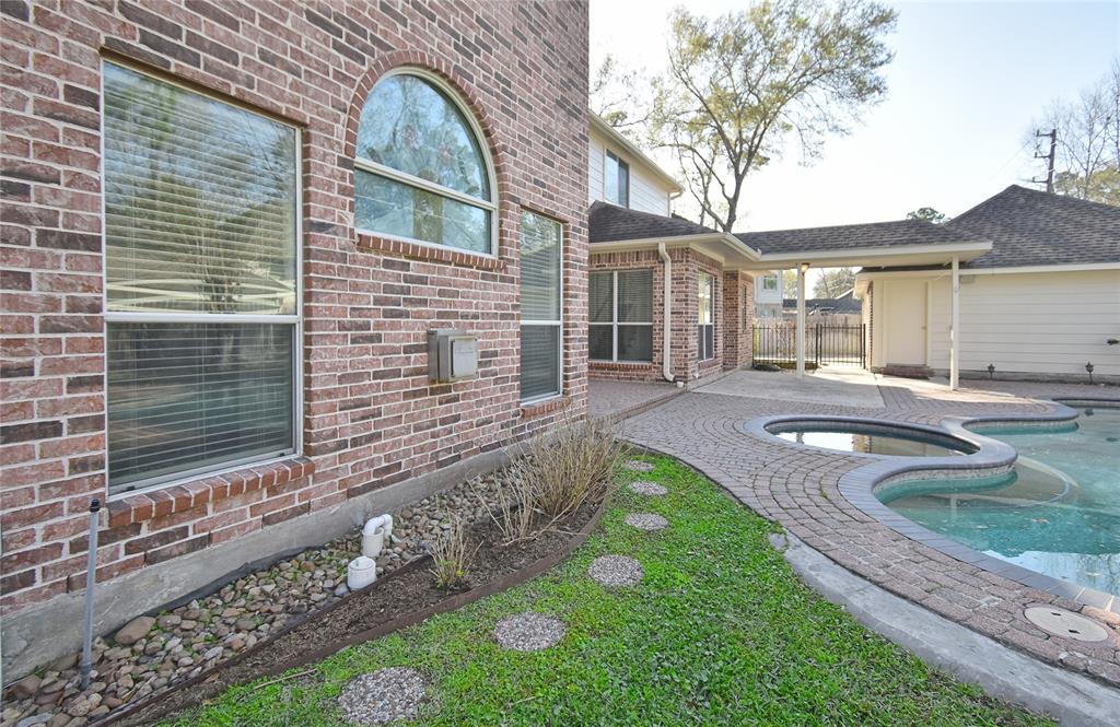 2810 Whispering Fern Court, Kingwood, Texas image 45
