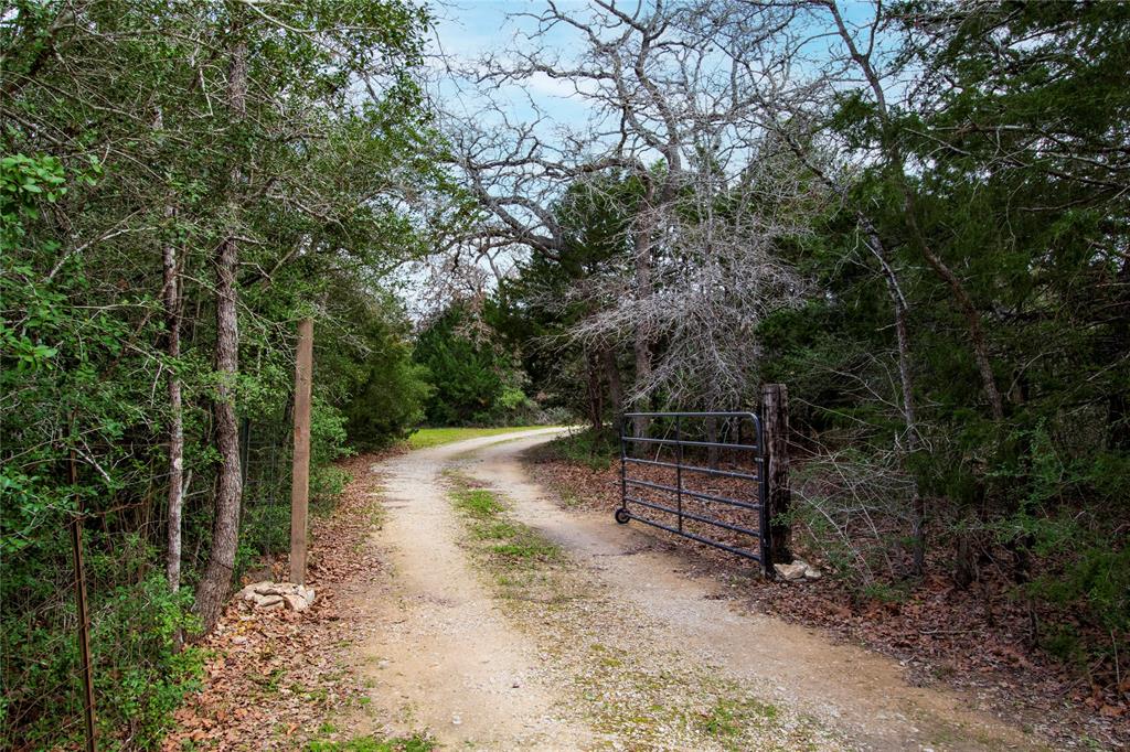 5100 Wood Duck Drive, Waelder, Texas image 4