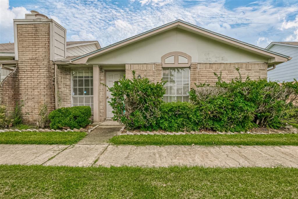 Photo 1 of 25 of 6533 S Briar Bayou Drive townhome