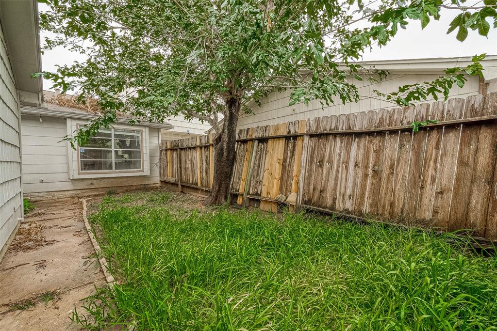 Photo 21 of 25 of 6533 S Briar Bayou Drive townhome