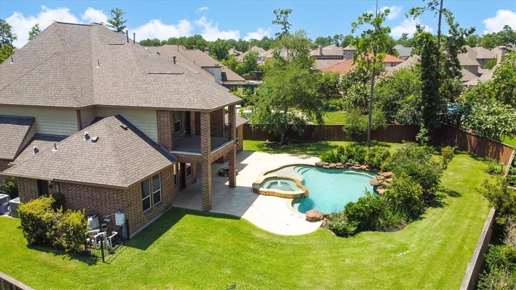 6 Freestone Stream Place