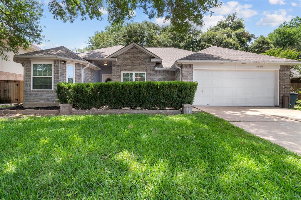 8610 Venture Lane, La Porte, Texas image 1