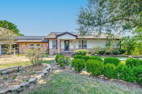 A home in Angleton