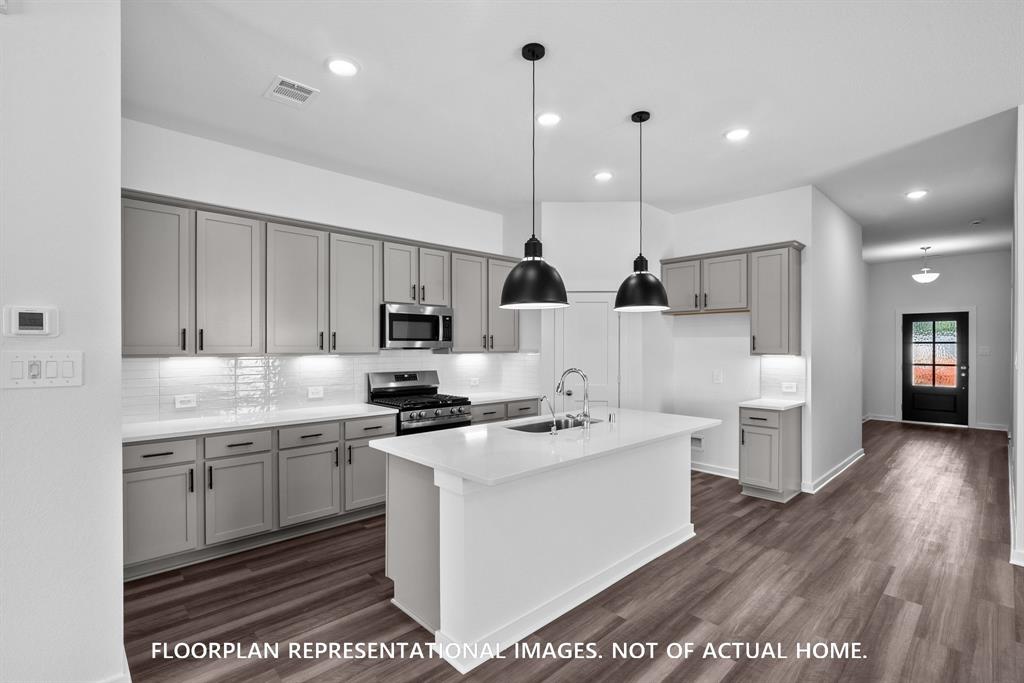 21403 Villa Spruce Lane, Tomball, Texas image 2