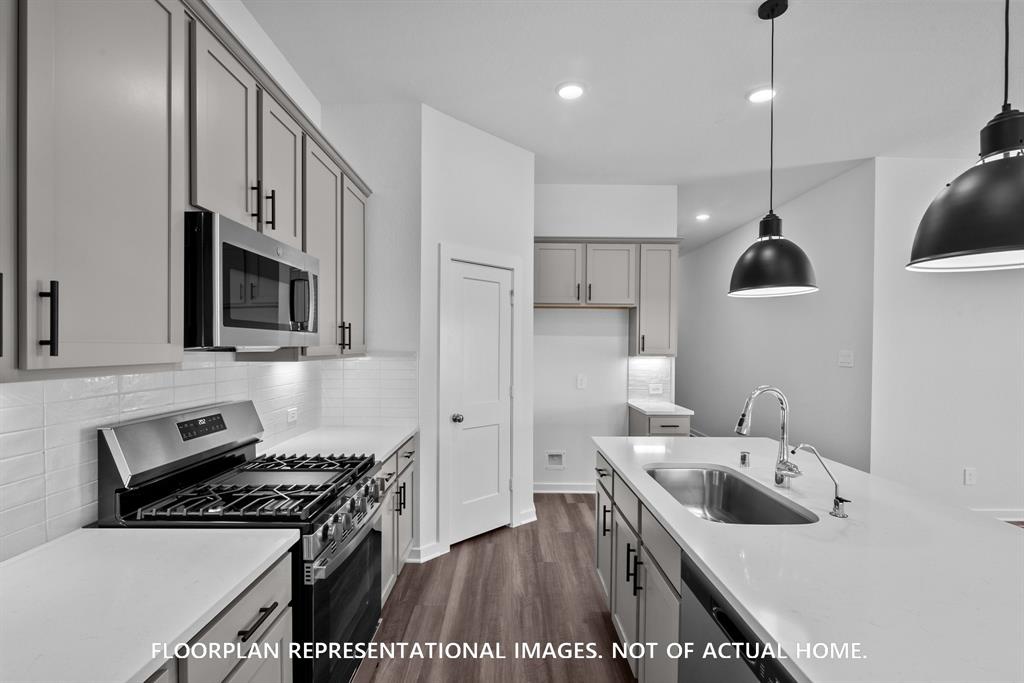 21403 Villa Spruce Lane, Tomball, Texas image 7