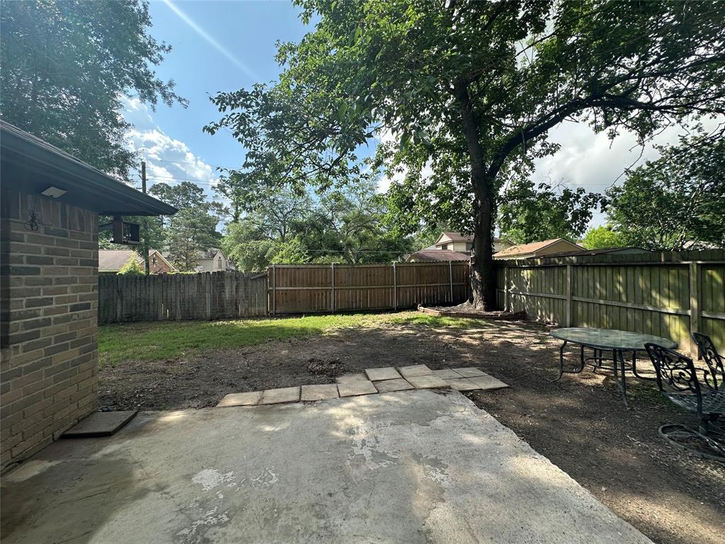 8730 Pines Place Drive, Humble, Texas image 16