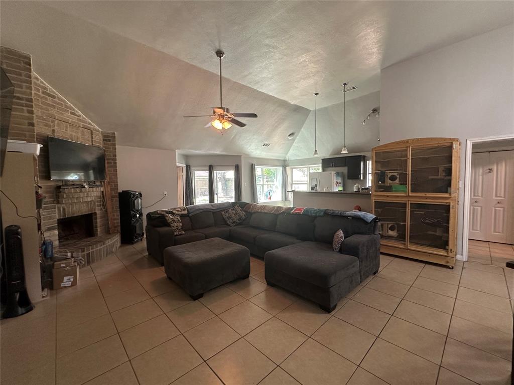 8730 Pines Place Drive, Humble, Texas image 5