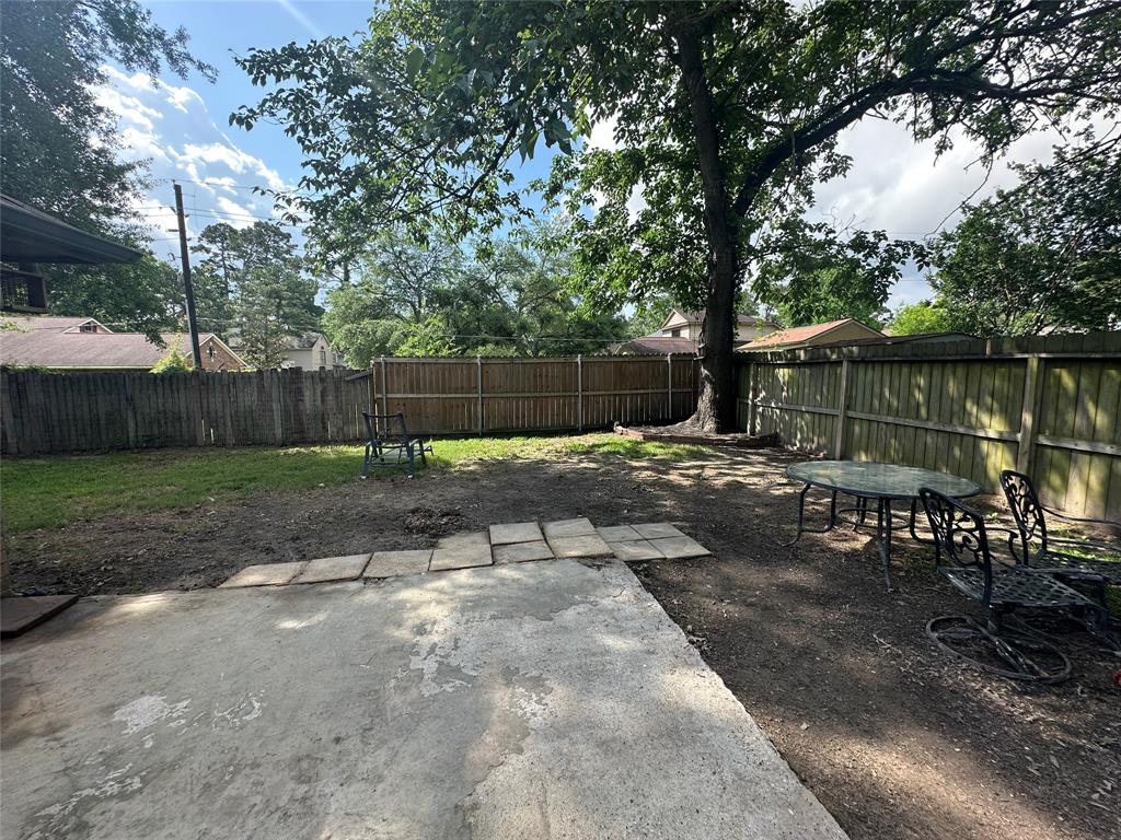 8730 Pines Place Drive, Humble, Texas image 15