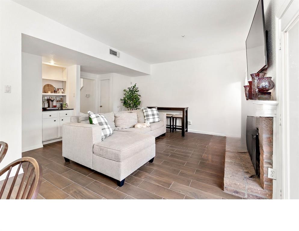 1052 Augusta Drive #101, Houston, Texas image 7
