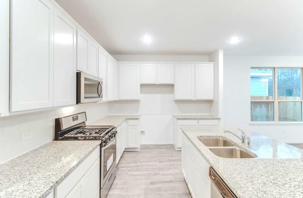 14423 Sunny Bend Way, Conroe, Texas image 3