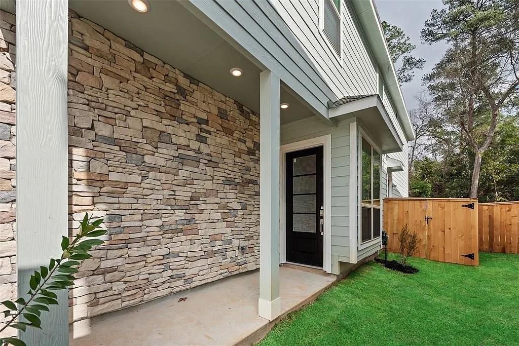 653 Royal Arch Drive, Conroe, Texas image 3