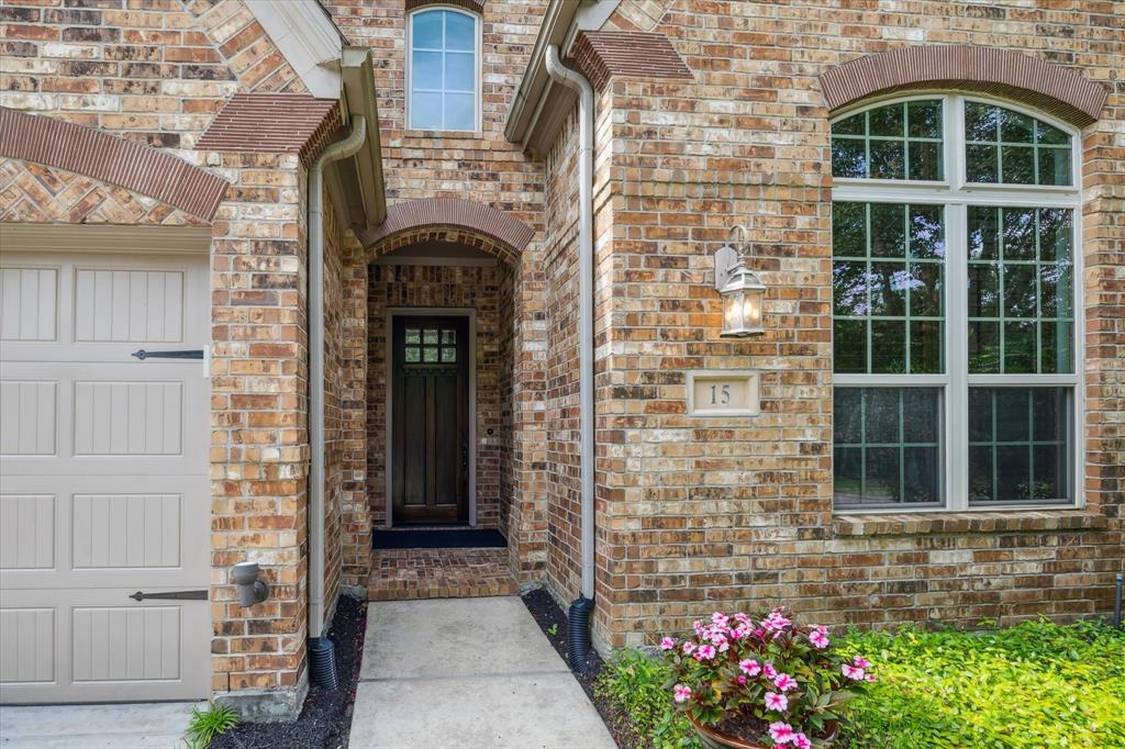 15 S Almondell Way