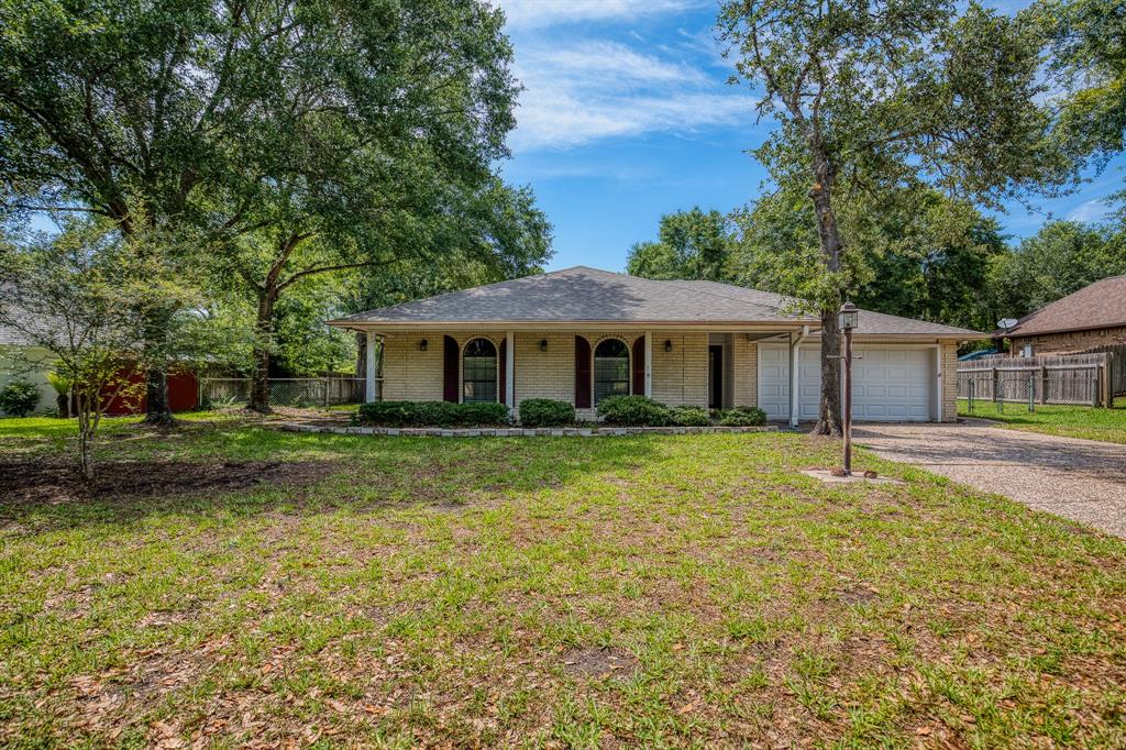 216 Duerr Drive, Bellville, Texas image 1
