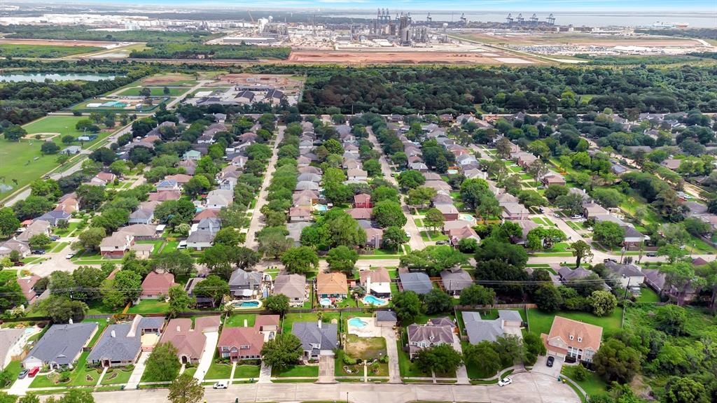 1413 Cottage Cove Court, Seabrook, Texas image 9