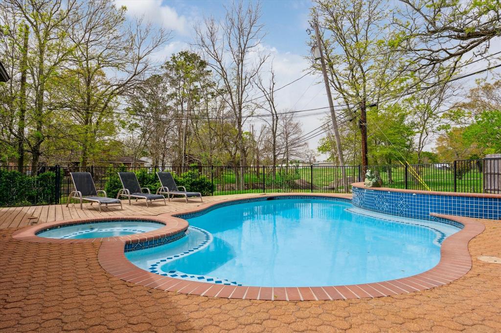 914 Marys Court, Friendswood, Texas image 29