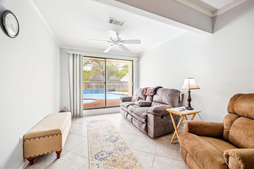 914 Marys Court, Friendswood, Texas image 18