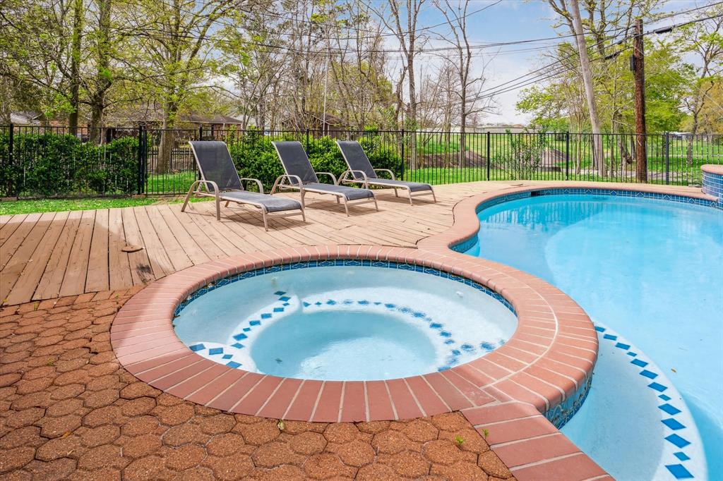 914 Marys Court, Friendswood, Texas image 28