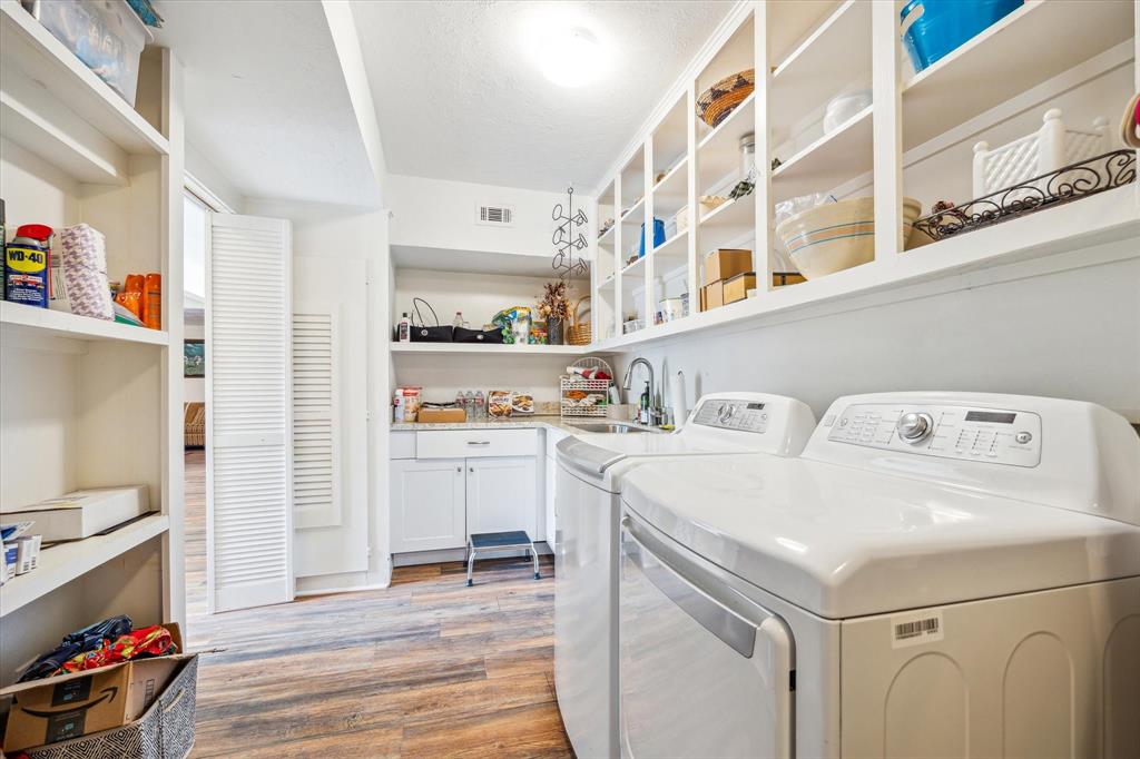 914 Marys Court, Friendswood, Texas image 14