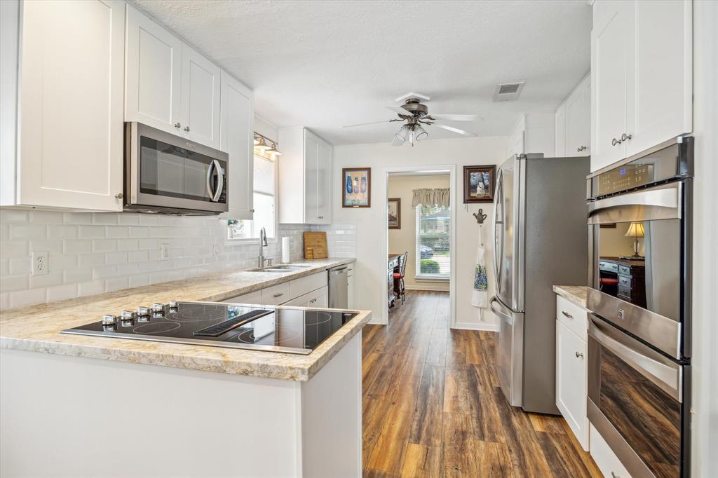 914 Marys Court, Friendswood, Texas image 9