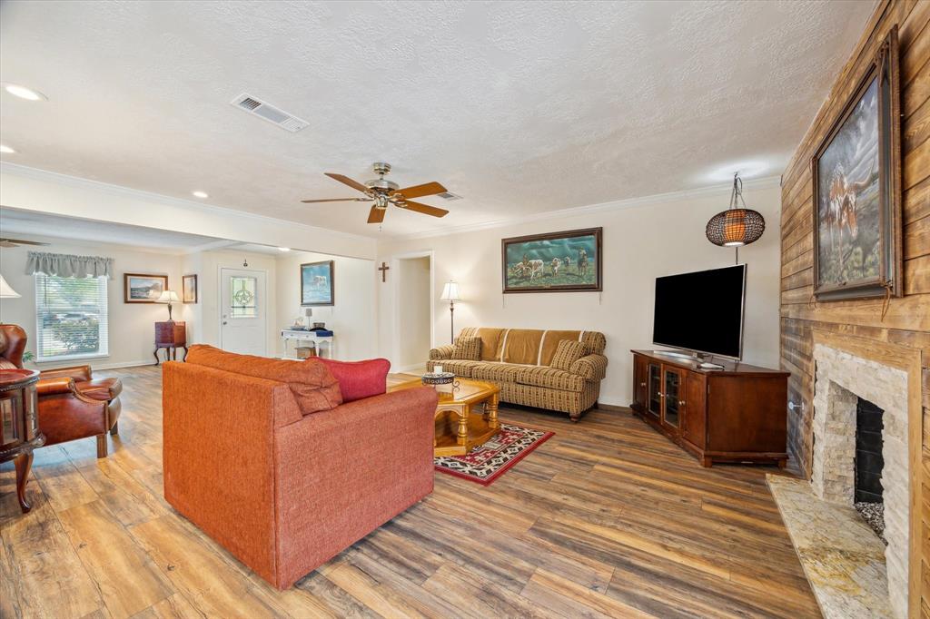 914 Marys Court, Friendswood, Texas image 4