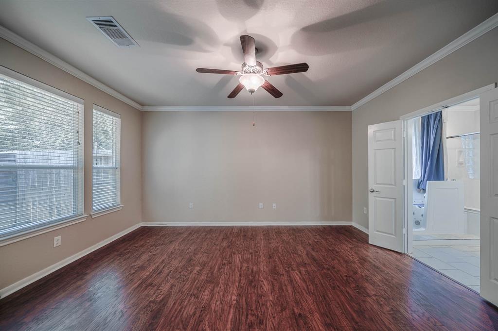 1216 N Riviera Circle, Pearland, Texas image 12