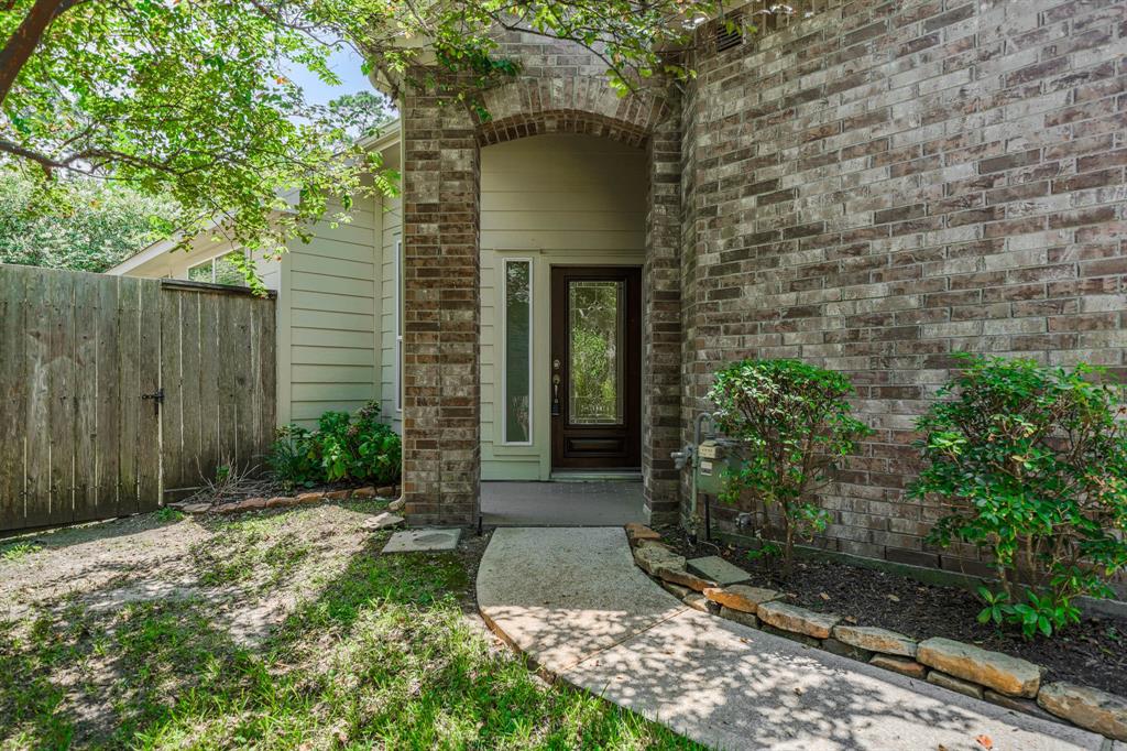 1216 N Riviera Circle, Pearland, Texas image 2