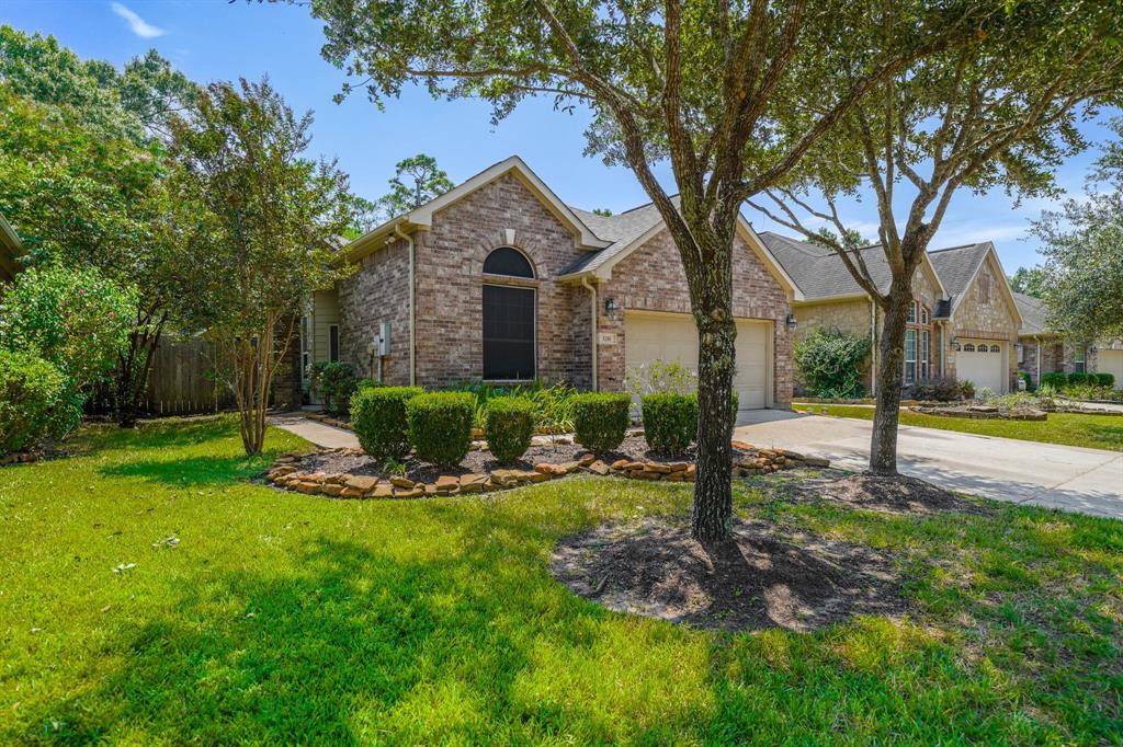 1216 N Riviera Circle, Pearland, Texas image 1