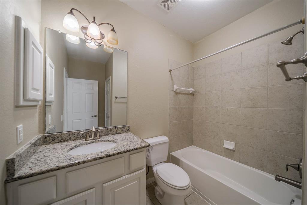 1216 N Riviera Circle, Pearland, Texas image 18