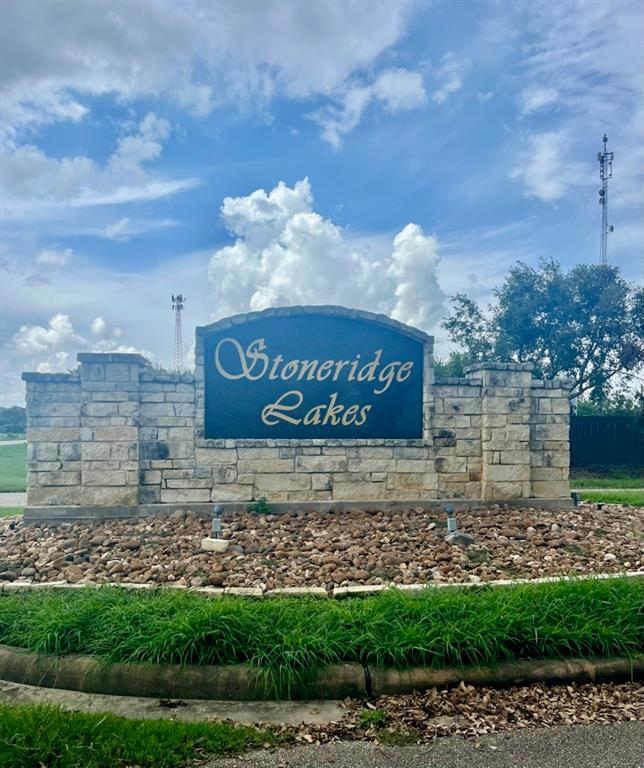 2059 Stone Trace Circle, Rosharon, Texas image 2