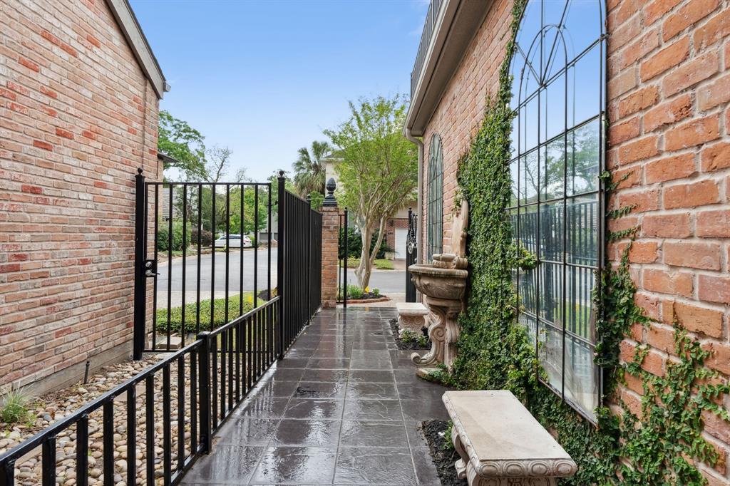 9119 Briar Forest Drive, Houston, Texas image 38