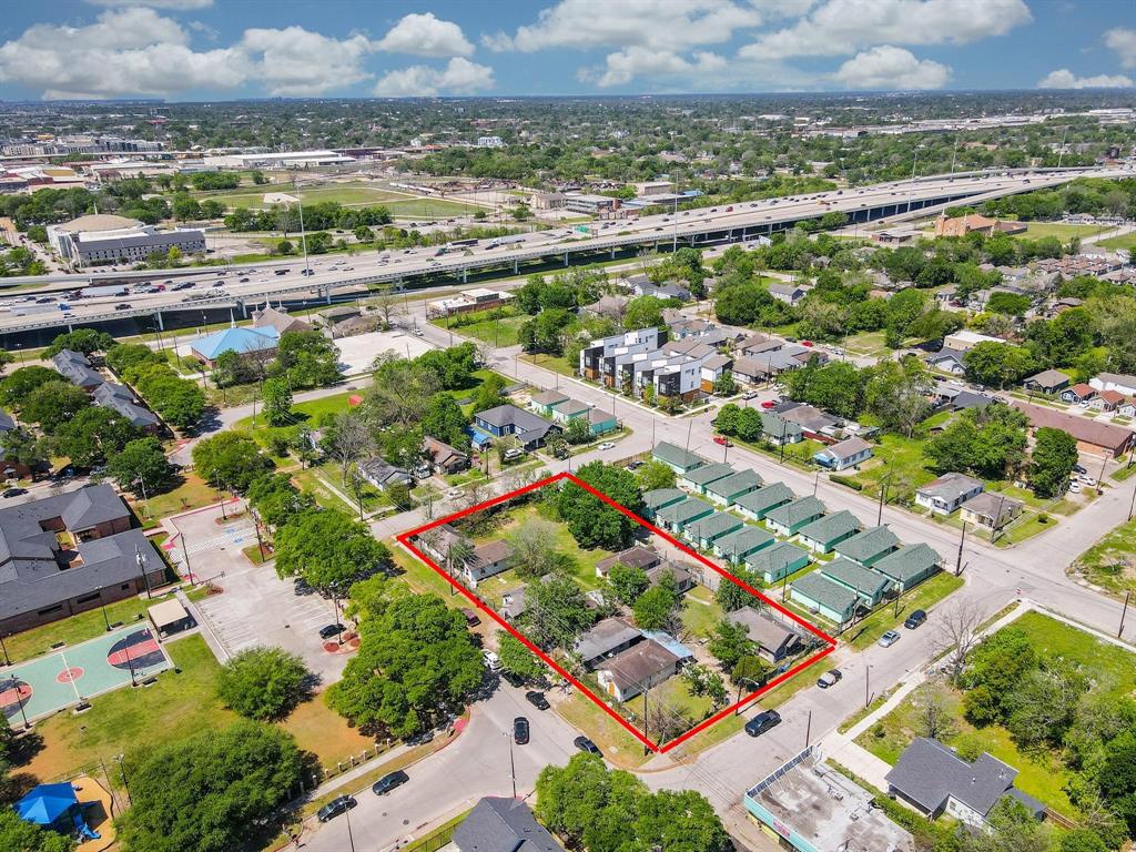 1202 Bayou Street