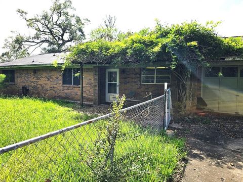 A home in Brazoria