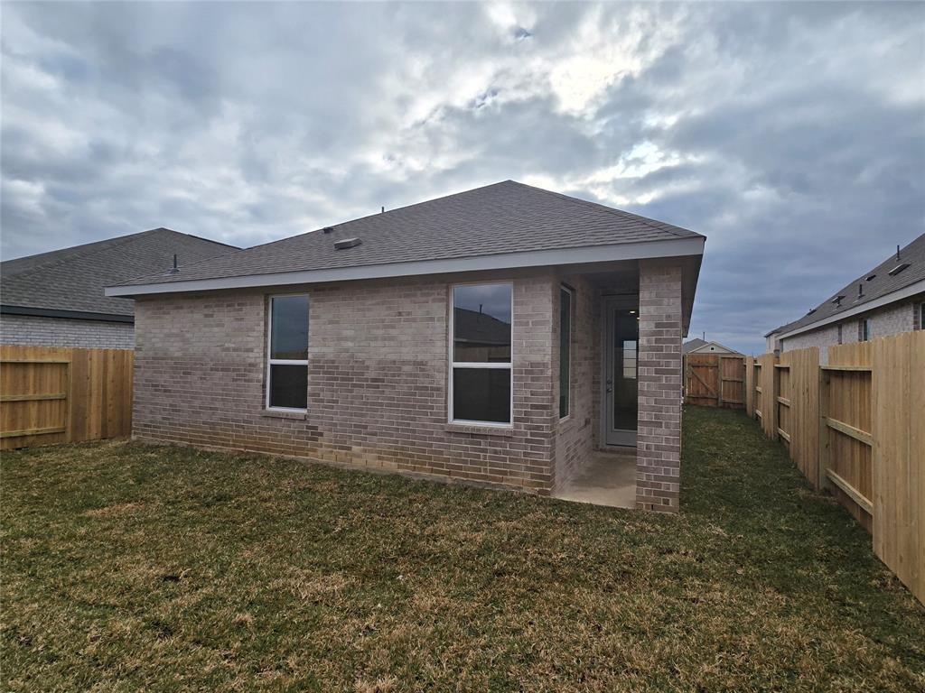 9027 Marbled Duck Drive, Baytown, Texas image 8