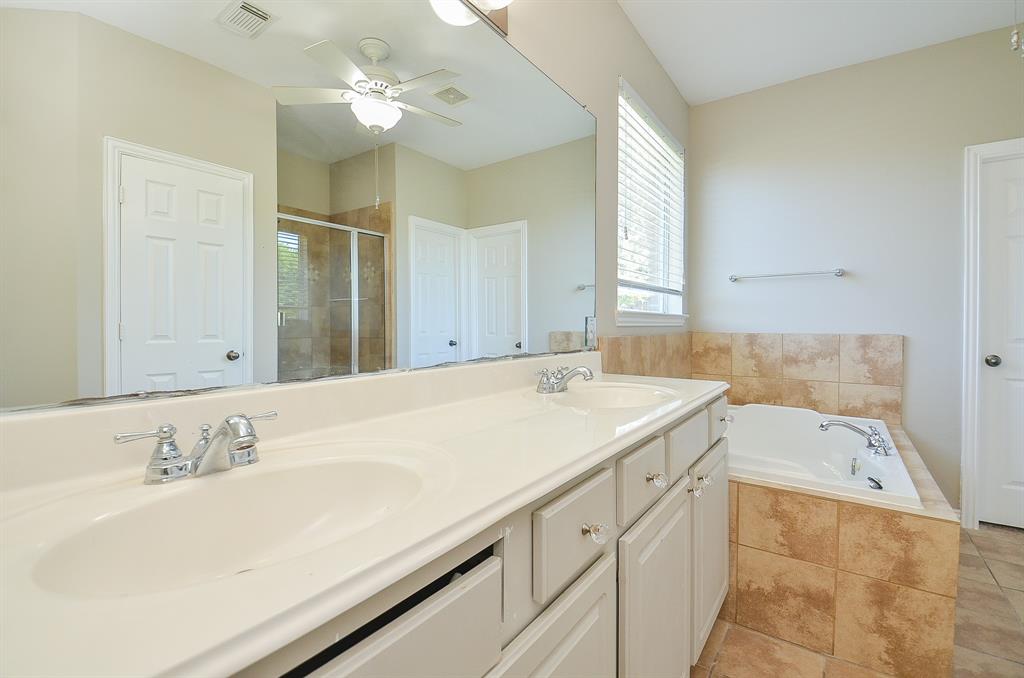 902 Aqua Vista Lane, Rosenberg, Texas image 36