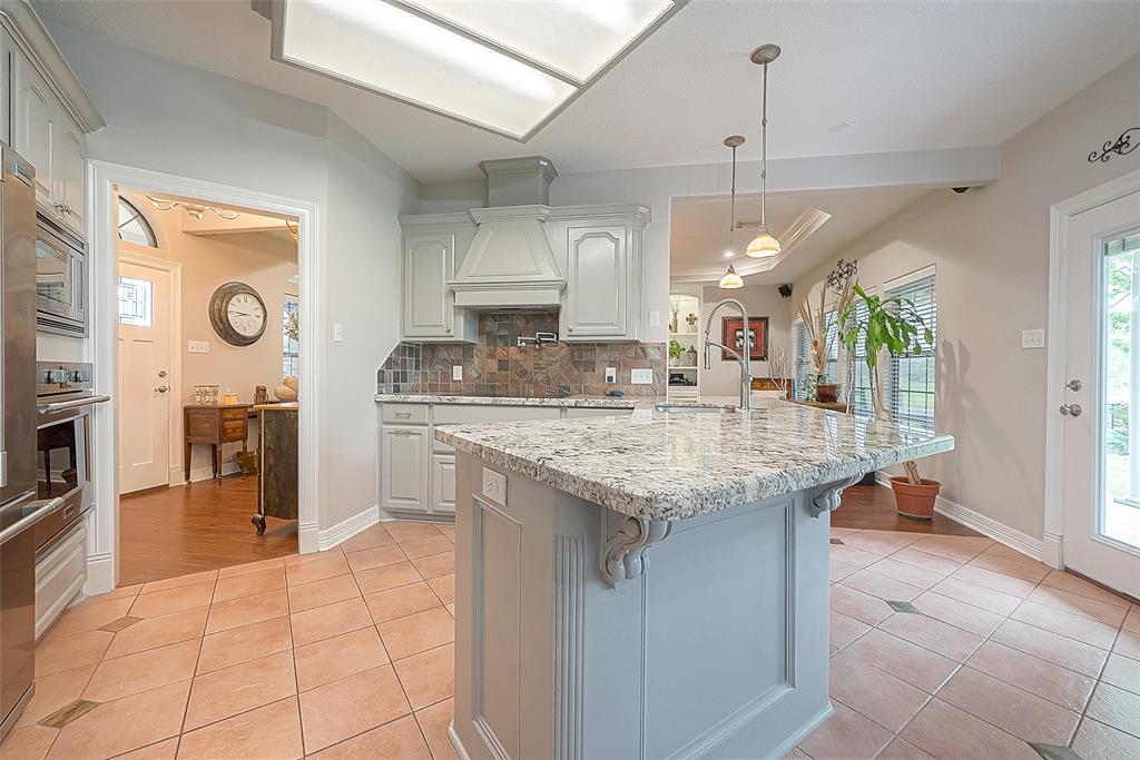 638 Winchester Trail, Angleton, Texas image 11