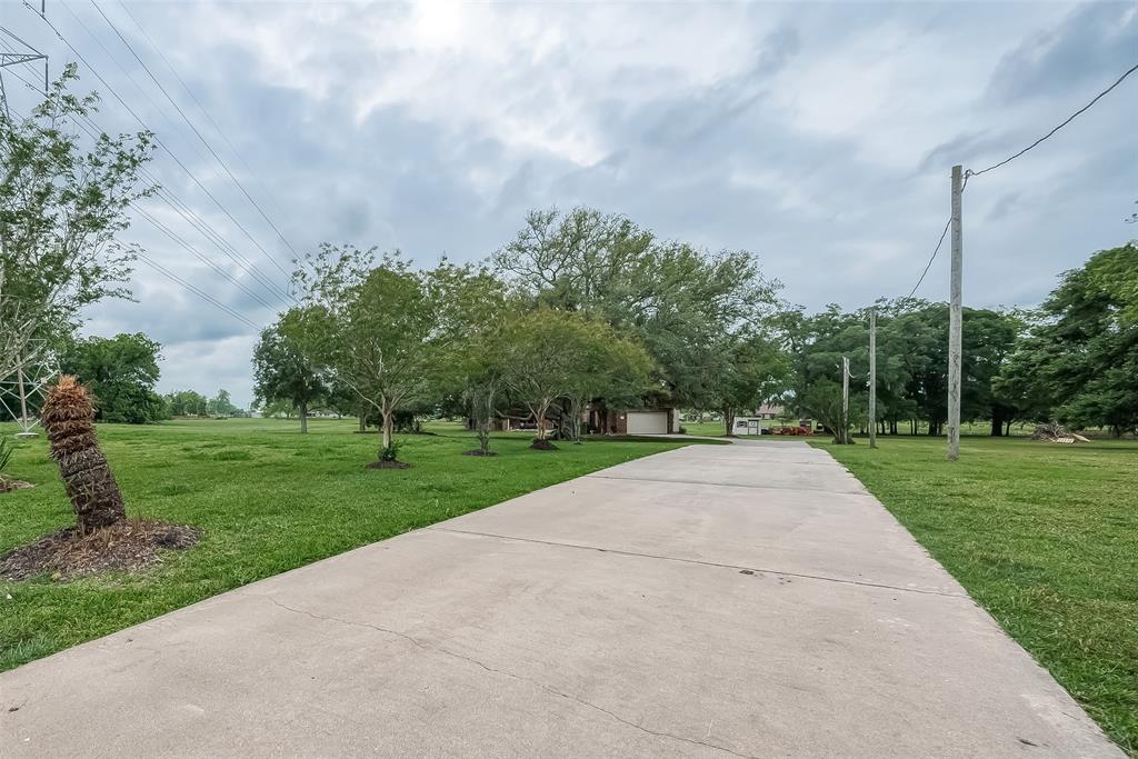 638 Winchester Trail, Angleton, Texas image 17