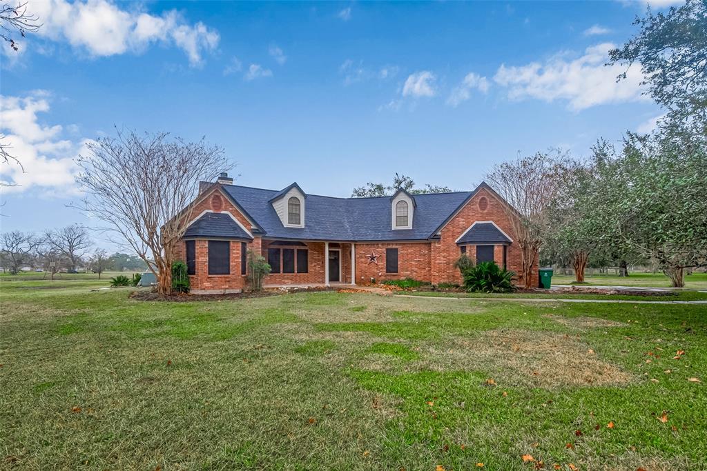 638 Winchester Trail, Angleton, Texas image 16