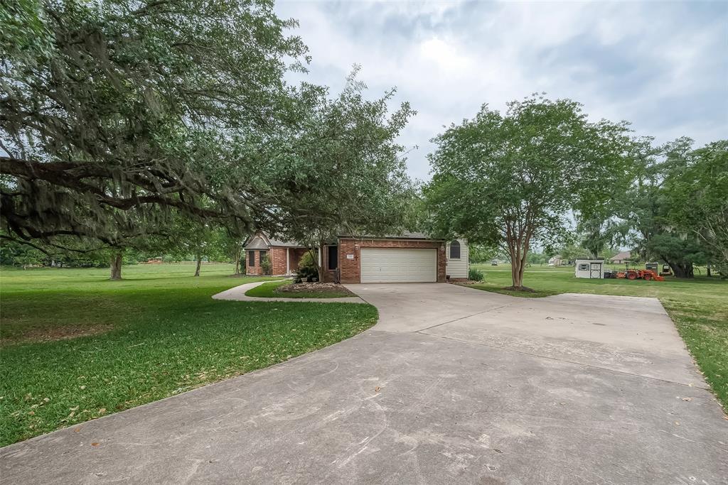 638 Winchester Trail, Angleton, Texas image 32