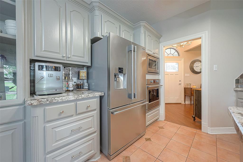 638 Winchester Trail, Angleton, Texas image 12