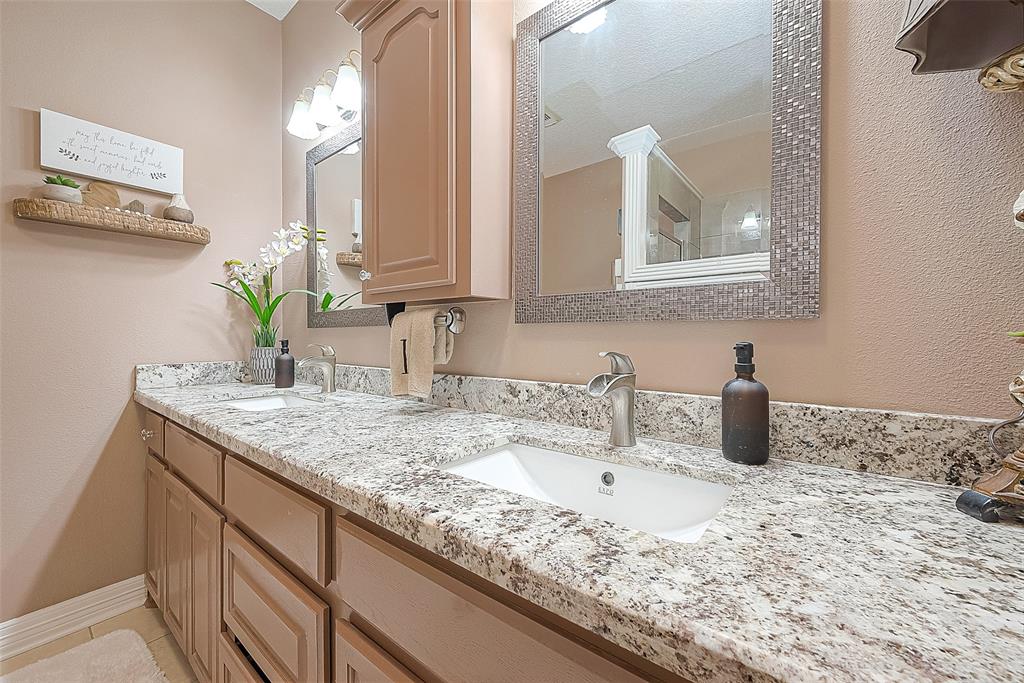 638 Winchester Trail, Angleton, Texas image 15