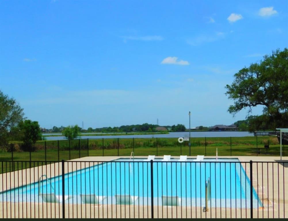 638 Winchester Trail, Angleton, Texas image 37