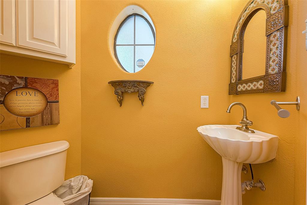638 Winchester Trail, Angleton, Texas image 18