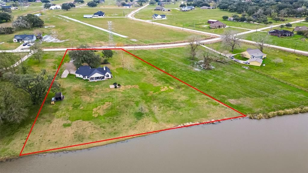 638 Winchester Trail, Angleton, Texas image 1